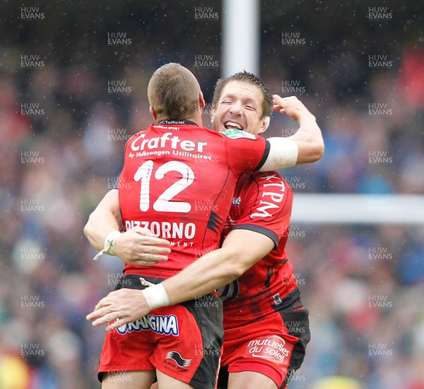 180513 - ASM Clermont Auvergne v Toulon - Heineken Cup Final - Bakkies Botha and Matt Giteau of Toulon celebrate victory 