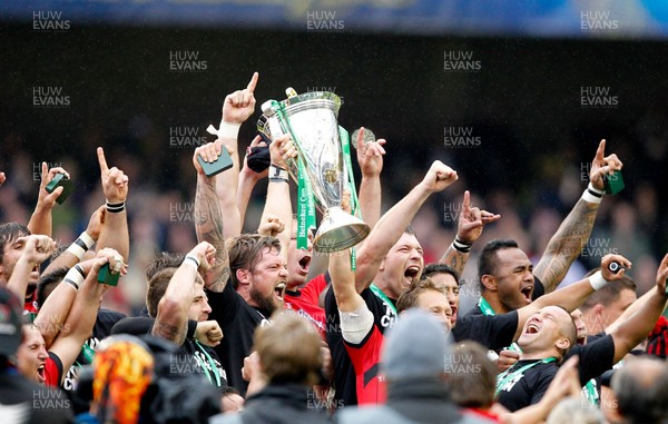 180513 - ASM Clermont Auvergne v Toulon - Heineken Cup Final - Toulon players celebrate with the Heineken Cup Trophy 