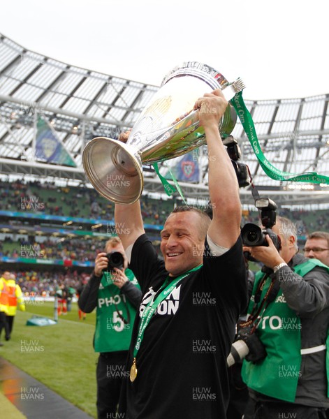 180513 - ASM Clermont Auvergne v Toulon - Heineken Cup Final - Matt Giteau of Toulon celebrates  with the Heineken Cup Trophy  