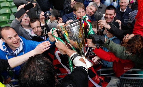 180513 - ASM Clermont Auvergne v Toulon - Heineken Cup Final - Toulon players show the Heineken Cup Trophy to some of their fans 