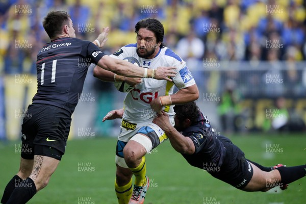 180415 - ASM Clermont Auvergne v Saracens, European Rugby Champions Cup, Semi Final -Julien Bardy attempts to break through the Saracens defence