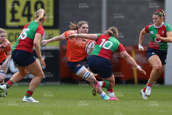 030324 - Clovers v Edinburgh Rugby, Celtic Challenge - Merryn Gunderson of Edinburgh takes on Nicole Fowley of Clovers