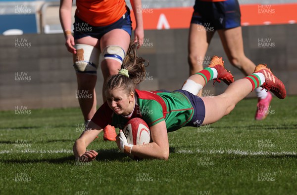 030324 - Clovers v Edinburgh Rugby, Celtic Challenge - Claire Gorman of Clovers races in two score try