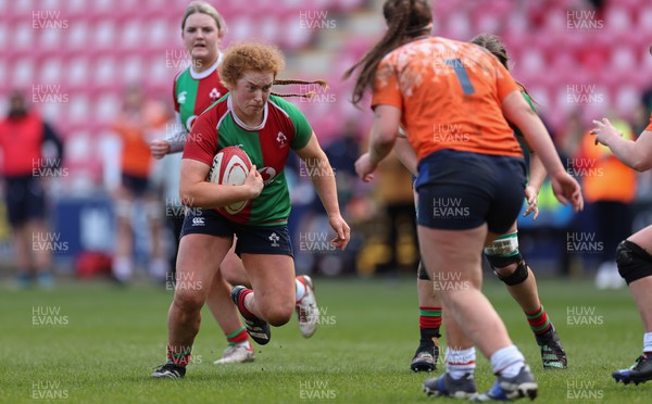 030324 - Clovers v Edinburgh Rugby, Celtic Challenge - Niamh O’Dowd of Clovers charges forward