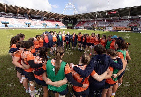 030324 - Clovers v Edinburgh Rugby, Celtic Challenge - The Edinburgh team huddle up at the end of the match