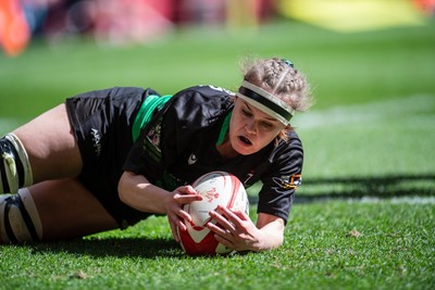 180426 - Clwb Rygbi Cymry Caerdydd v Seven Sisters - WRU Women's National Plate - Seren O’Neill of Seven Sisters scores a try
