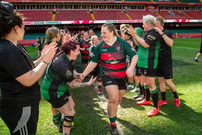 180426 - Clwb Rygbi Cymry Caerdydd v Seven Sisters - WRU Women's National Plate - Teams applaud each other off the pitch