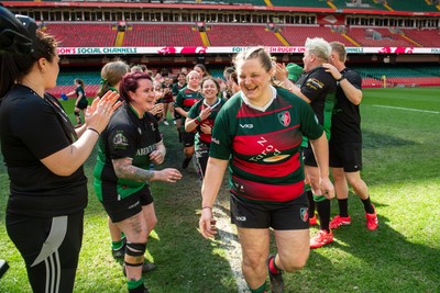 180426 - Clwb Rygbi Cymry Caerdydd v Seven Sisters - WRU Women's National Plate - Teams applaud each other off the pitch