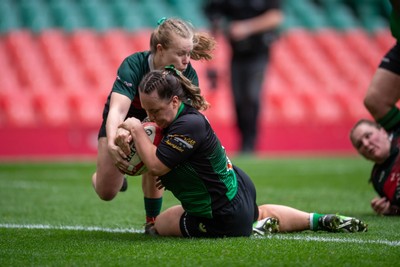 180426 - Clwb Rygbi Cymry Caerdydd v Seven Sisters - WRU Women's National Plate - Melissa Gnojek of Seven Sisters scores try