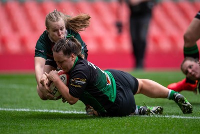180426 - Clwb Rygbi Cymry Caerdydd v Seven Sisters - WRU Women's National Plate - Melissa Gnojek of Seven Sisters scores try