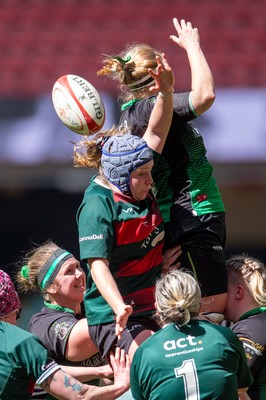 180426 - Clwb Rygbi Cymry Caerdydd v Seven Sisters - WRU Women's National Plate - Laura Satterly of Clwb Rygbi Cymry Caerdydd competes for lineout ball