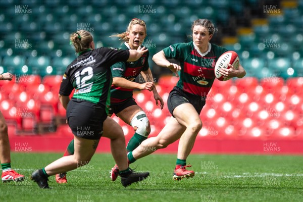 180426 - Clwb Rygbi Cymry Caerdydd v Seven Sisters - WRU Women's National Plate - Mirian Jones of Clwb Rygbi Cymry Caerdydd takes on Caris Llewellyn of Seven Sisters