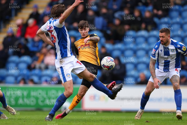 010423 - Colchester United v Newport County - Sky Bet League 2 - Charlie McNeill of Newport County shoots at goal