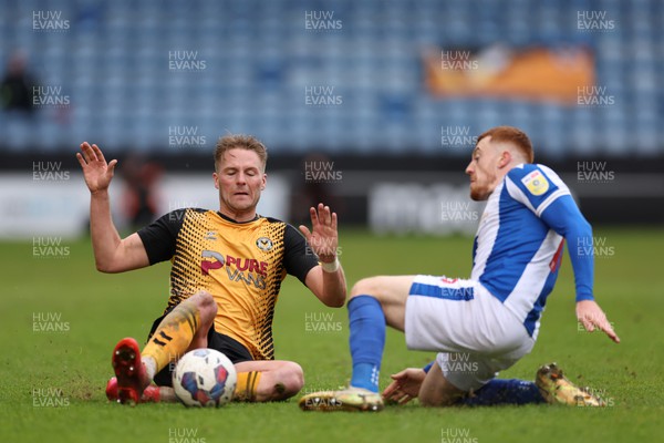 010423 - Colchester United v Newport County - Sky Bet League 2 - Cameron Norman of Newport County challenges Arthur Read of Colchester United