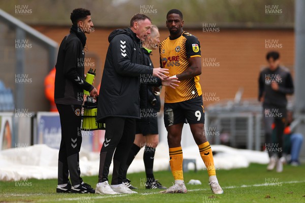 010423 - Colchester United v Newport County - Sky Bet League 2 - Newport County Manager Graham Coughlan speaks with Omar Bogle
