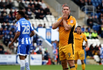 081016 - Colchester United vs Newport County  - SkyBet EFL League 2 -Jon Parkin of Newport despair's after a near miss