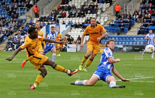 081016 - Colchester United vs Newport County  - SkyBet EFL League 2 -Jordan Green of Newport goes close worth a fierce shot