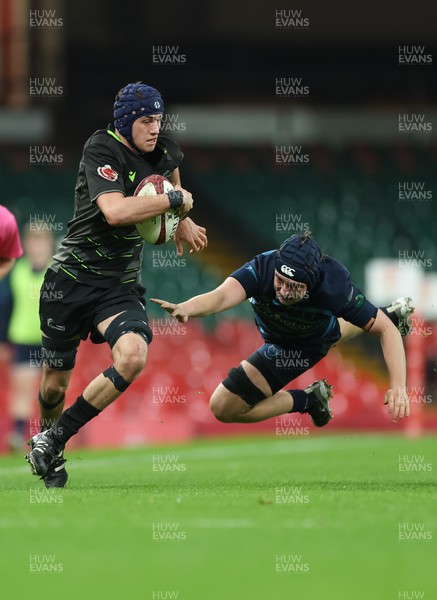 101225 - Coleg Cymoedd v Ysgol Gyfun Gymraeg Glantaf, Welsh Schools and Colleges Boys U18 Final - Lincoln Hall of Coleg y Cymoedd breaks away to set up try
