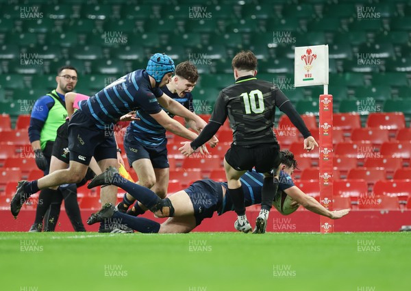 101225 - Coleg Cymoedd v Ysgol Gyfun Gymraeg Glantaf, Welsh Schools and Colleges Boys U18 Final - Mason Daniels of Ysgol Gymraeg Glantaf races in to score the winning try