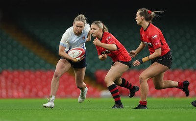 101225 - Coleg Gwent v Llandovery College Welsh Schools and Colleges Girls U18 Final - Beatrice Morgan of Llandovery College looks to break away