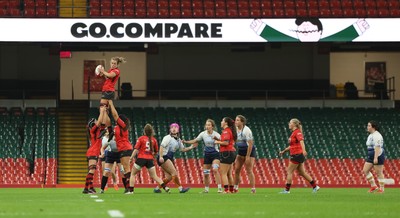 101225 - Coleg Gwent v Llandovery College Welsh Schools and Colleges Girls U18 Final - Coleg Gwent secure a line out