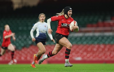101225 - Coleg Gwent v Llandovery College Welsh Schools and Colleges Girls U18 Final - Sienna McCormack of Coleg Gwent races in to score try
