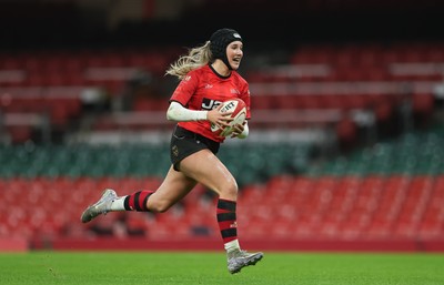 101225 - Coleg Gwent v Llandovery College Welsh Schools and Colleges Girls U18 Final - Sienna McCormack of Coleg Gwent races in to score try