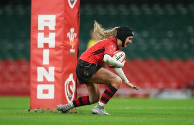 101225 - Coleg Gwent v Llandovery College Welsh Schools and Colleges Girls U18 Final - Sienna McCormack of Coleg Gwent races in to score try