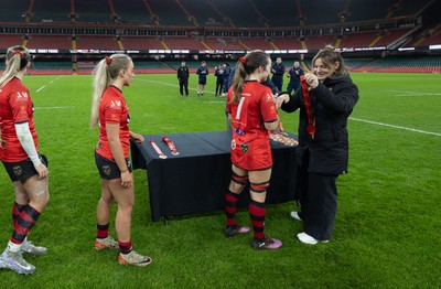 101225 - Coleg Gwent v Llandovery College Welsh Schools and Colleges Girls U18 Final - Wales International Kerin Lake presents the winners medals to Coleg Gwent