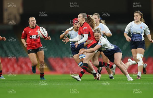 101225 - Coleg Gwent v Llandovery College Welsh Schools and Colleges Girls U18 Final - Megan Thomas of Coleg Gwent feeds the ball out