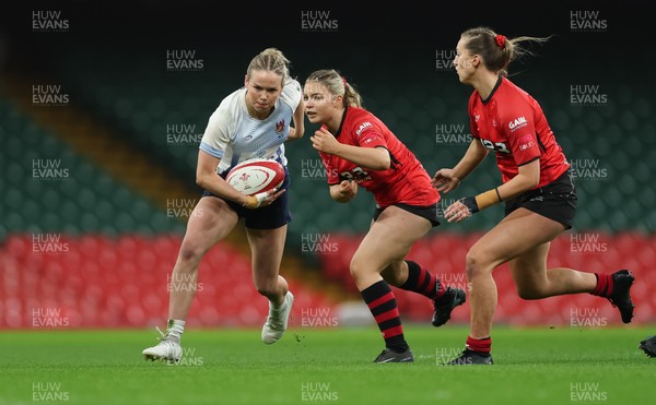 101225 - Coleg Gwent v Llandovery College Welsh Schools and Colleges Girls U18 Final - Beatrice Morgan of Llandovery College looks to break away