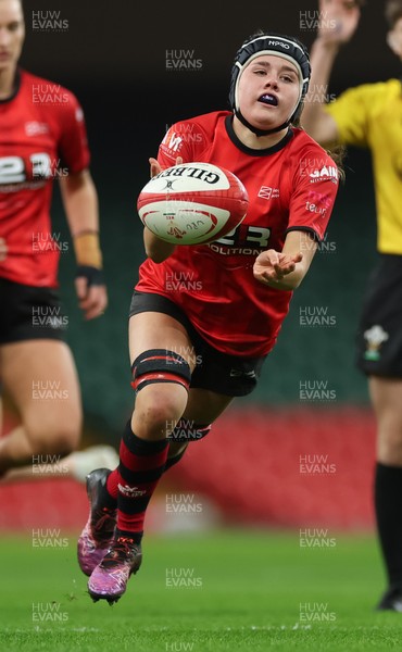 101225 - Coleg Gwent v Llandovery College Welsh Schools and Colleges Girls U18 Final - Alys Roberts of Coleg Gwent passes