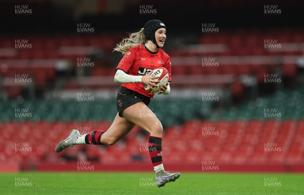 101225 - Coleg Gwent v Llandovery College Welsh Schools and Colleges Girls U18 Final - Sienna McCormack of Coleg Gwent races in to score try