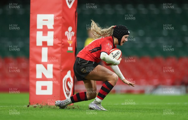 101225 - Coleg Gwent v Llandovery College Welsh Schools and Colleges Girls U18 Final - Sienna McCormack of Coleg Gwent races in to score try