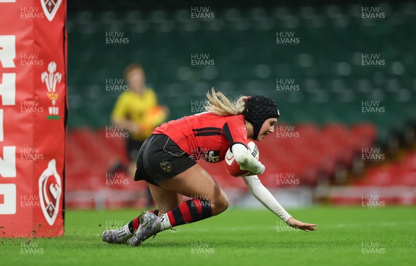 101225 - Coleg Gwent v Llandovery College Welsh Schools and Colleges Girls U18 Final - Sienna McCormack of Coleg Gwent races in to score try