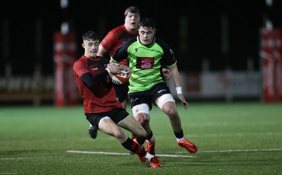 140120 - Coleg y Cymoedd v Coleg Gwent, WRU National Schools and Colleges League Final - Che Hope of Coleg Gwent looks to set up an attack