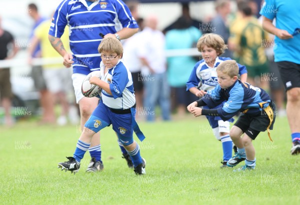 260812 - Colin Hillman 7s, Bridgend - Kenfig Hill u8s v Bridgend Sports u8s tag rugby match