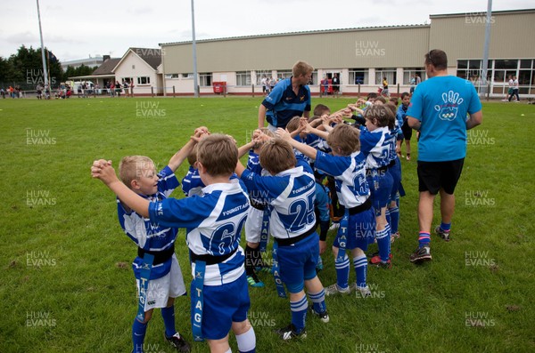 260812 - Colin Hillman 7s, Bridgend - Kenfig Hill u8s v Bridgend Sports u8s tag rugby match