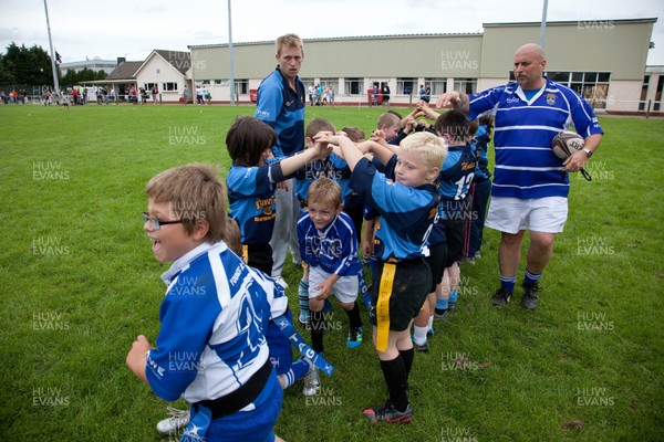 260812 - Colin Hillman 7s, Bridgend - Kenfig Hill u8s v Bridgend Sports u8s tag rugby match