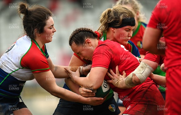 180223 - Combined Provinces XV v Welsh Development XV - Celtic Challenge - Melissa Gnojek of Wales Development XV is tackled by Deirbhile Nic a Bhaird of Combined Provinces XV