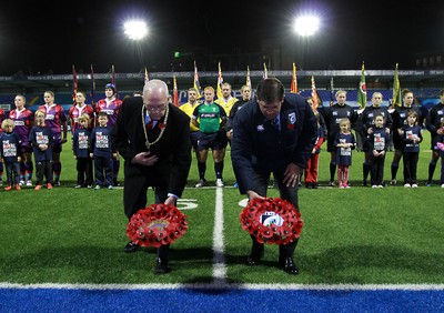 071114 - Combined Services Ladies v Cardiff Blues Ladies - Remembrance Rugby for The British Legion -National Chairman of The British Legion John Chrisford (L) and Richard Holland of The Cardiff Blues lay wreaths (c) Huw Evans Agency