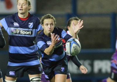 071114 - Combined Services Ladies v Cardiff Blues Ladies - Remembrance Rugby for The British Legion -Laura Prosser of Cardiff Blues Ladies gets the ball away(c) Huw Evans Agency