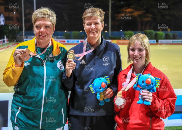 080418 - Gold Coast 2018 Commonwealth Games - Bowls - Women's Singles -  Colleen Piketh of South Africa wins bronze, Jo Edwards of New Zealand wins gold and Laura Daniels of Wales wins silver 