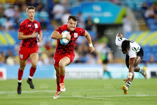 140418 - Rugby Sevens - Commonwealth Games - Luke Morgan of Wales makes a break