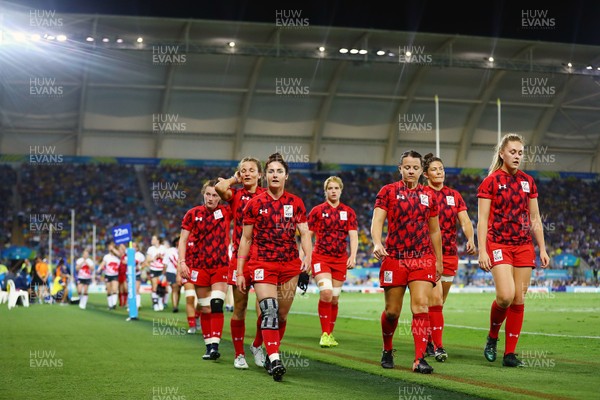 140418 - Rugby Sevens - Commonwealth Games - The Wales Womens team walk off the field after losing to England