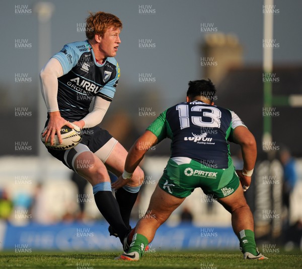 031015 - Connacht v Cardiff Blues - Guinness PRO12 - Rhys Patchell of Cardiff Blues in action against Rory Parata of Connacht