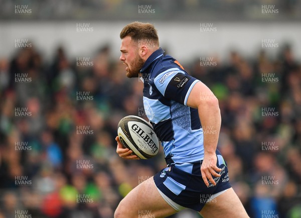 130419 -  Connacht v Cardiff Blues - Guinness PRO14 -  Owen Lane of Cardiff Blues on his way to scoring his side's first try 