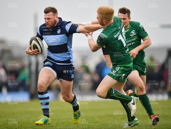 130419 -  Connacht v Cardiff Blues - Guinness PRO14 -  Owen Lane of Cardiff Blues evades the tackle of Darragh Leader of Connacht on his way to scoring his side's first try