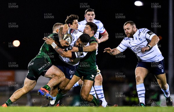 150220 - Connacht v Cardiff Blues - Guinness PRO14 -  Rey Lee-Lo of Cardiff Blues is tackled by Finlay Bealham (left) and Dave Heffernan of Connacht 