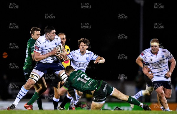 150220 - Connacht v Cardiff Blues - Guinness PRO14 -  Seb Davies of Cardiff Blues is tackled by Peter Robb of Connacht